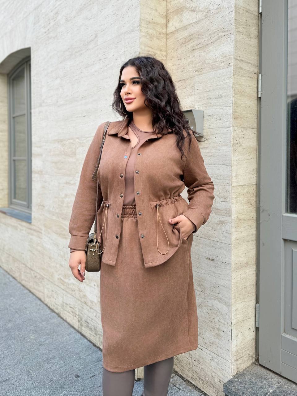 Костюм зі спідницею
Тканина замша

чорний 52-54,56-58
сірий 48-50,56-58(2) 
рудий 48-50,52-54
бордо 52-54(2)