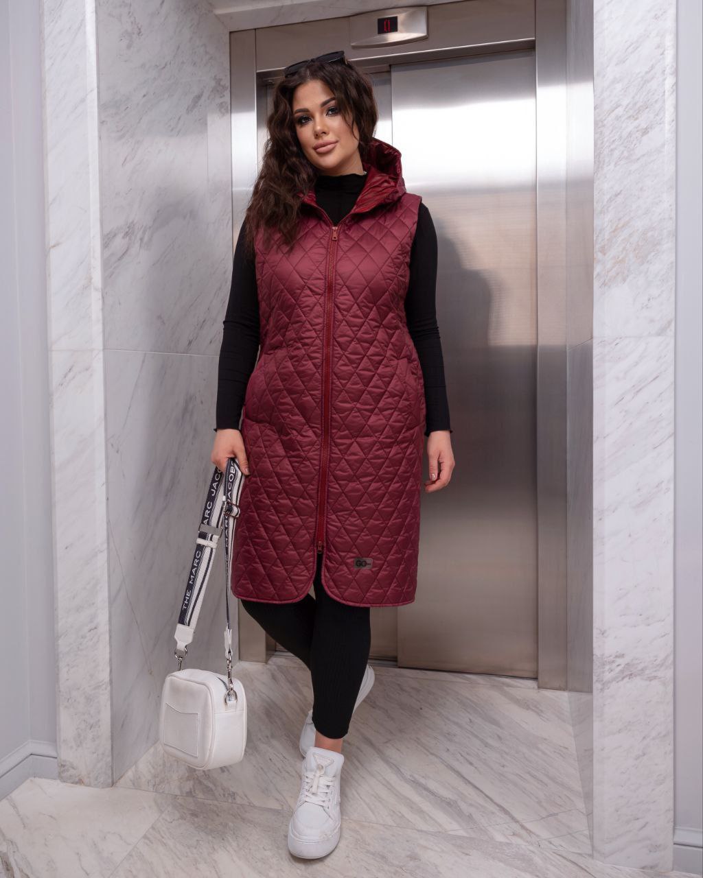 Акція,жилетка подовжена стьобана
Останній розмір
Подовжена жилетка з капюшоном,карманами
Артикул: GARNA-576352