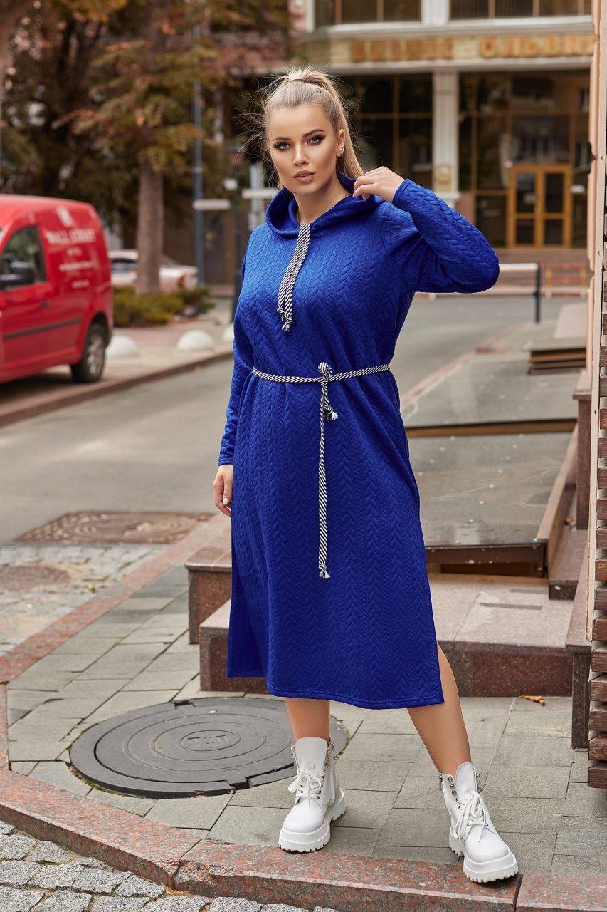 ЗНИЖКИ!Тепла сукня
,Сукня🔹Арт 05670
Матеріал: щільний,  товстий, рельєфний  трикотаж, довжина 122 см. хороша розтяжність тканини, не тонка. Сукня вільного крою. Додається пояс-канат.
Артикул: GARNA-892506