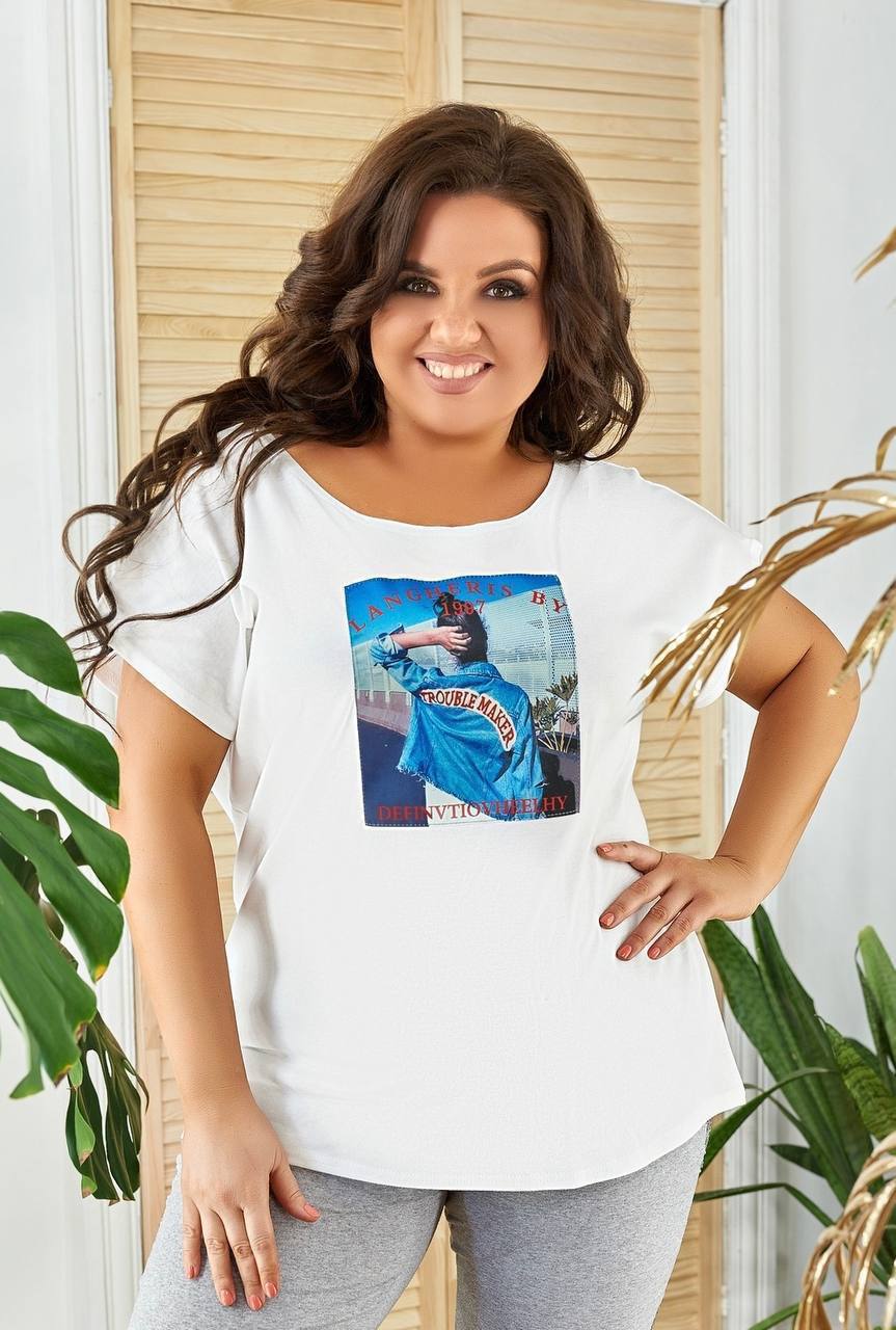 Знижки Футболка
Футболка Арт 0275
матеріал - трикотаж Кулір (хлопок) , аплікація пришита ,  довжина 67см
Артикул: GARNA-171958