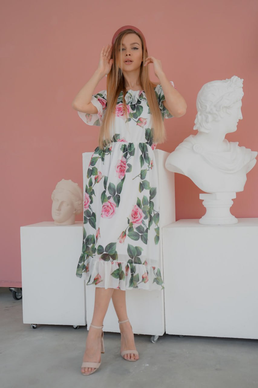 ЗНИЖКИ Сукня шифон
Сукня Арт 5219

матеріал: шифон принт, підкладка - крепшифон, довжина від талії 77см, рукав - ліхтарик на резиночці і верх сукні на резиночці, можна одягати як з рукавчиком, так і зі спущеними плічкам
Артикул: GARNA-560972