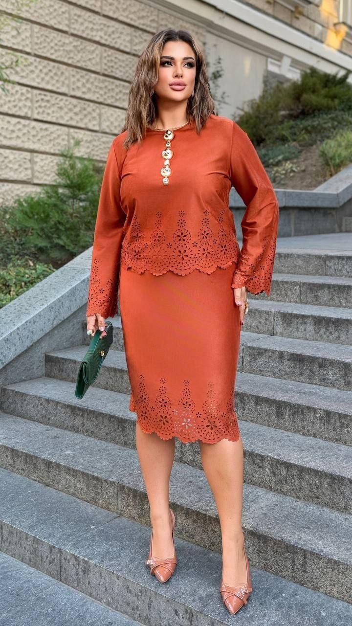 Знижки костюм замш
Костюм двійка
Модель № 7848-1
Тканина : еко замш - перфорація 
Довжина кофти  : 62 см..
Довжина рукава : 64 см. ( від горловини )
Довжина спідниці : 74 см.
Артикул: GARNA-954651