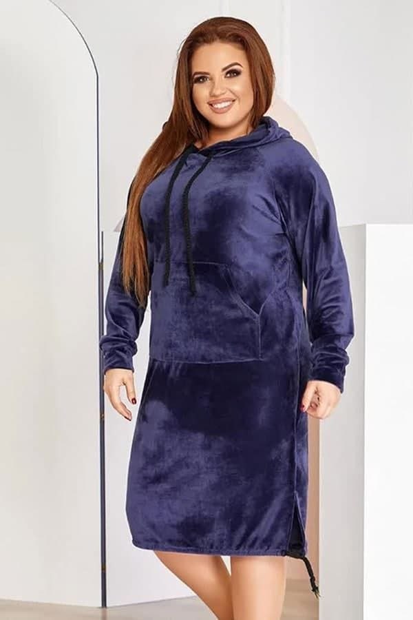 Велюрова сукня
Спортивна сукня з кишенею кенгуру і капюшоном з королівського велюру
Артикул: GARNA-637798