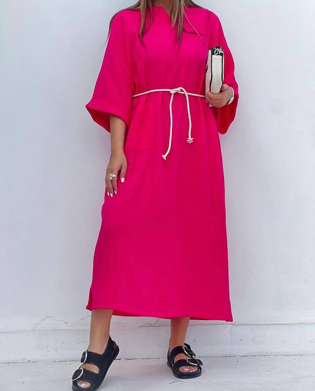Знижки Сукня жатка
Сукня oversize з канатом (йде у комплекті)
Довга льняна сукня в стилі оверсайз — ідеальний вибір для тих, хто цінує комфорт, природність і стиль
Тканина: Льон Бохо (натуральна тканина)
🔹Довжина 124см
Артикул: GARNA-764529