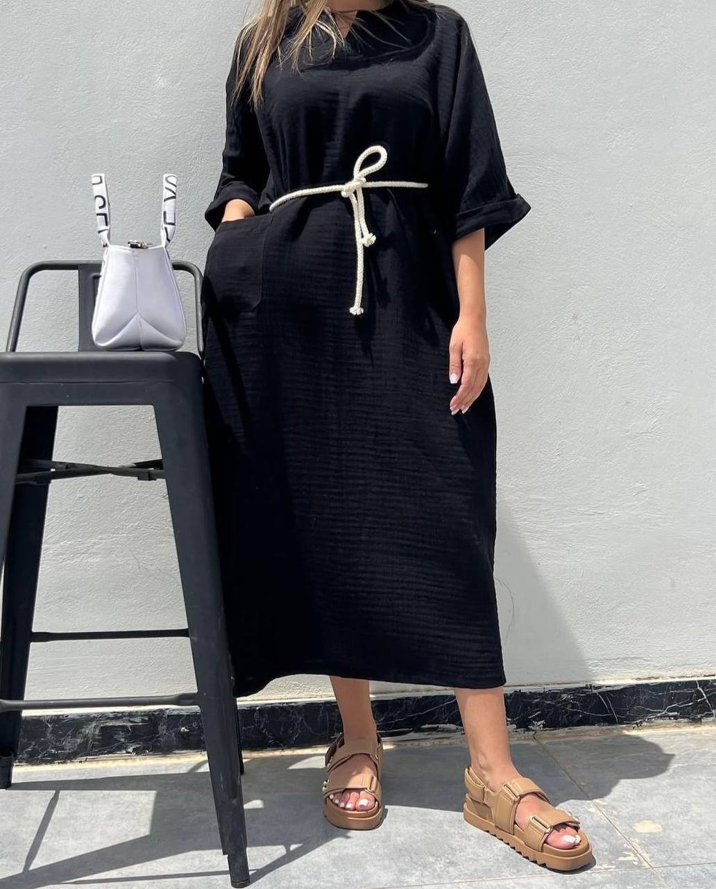 Знижки Сукня жатка
Сукня oversize з канатом (йде у комплекті)
Довга льняна сукня в стилі оверсайз — ідеальний вибір для тих, хто цінує комфорт, природність і стиль
Тканина: Льон Бохо (натуральна тканина)
🔹Довжина 124см
Артикул: GARNA-299218